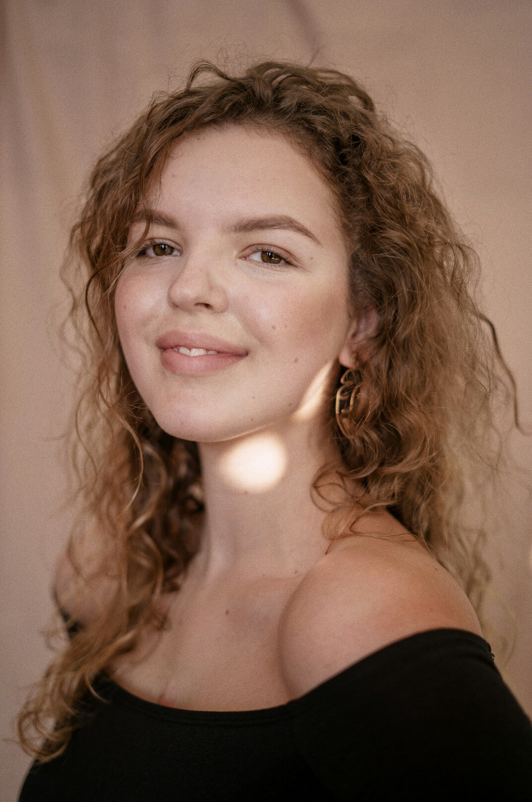 actress posing for portrait